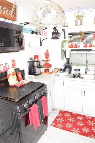 34 Ina St, Springfield, MA 01109