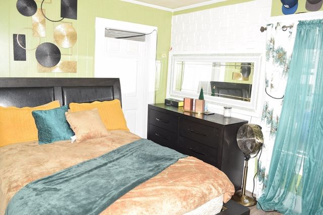 34 Ina St, Springfield, MA 01109