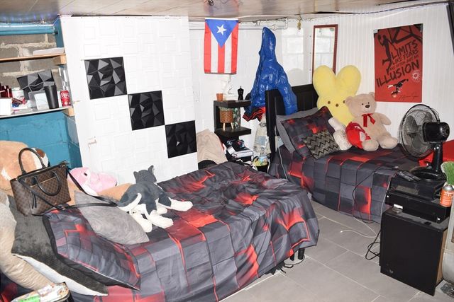 34 Ina St, Springfield, MA 01109