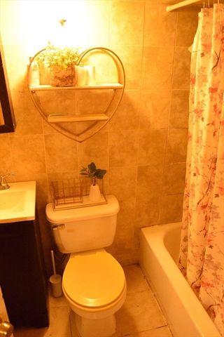 34 Ina St, Springfield, MA 01109