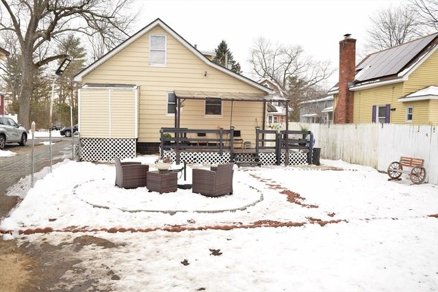 34 Ina St, Springfield, MA 01109