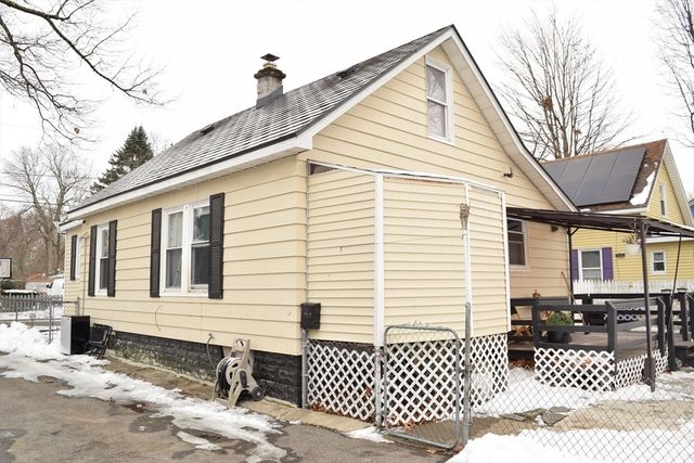 34 Ina St, Springfield, MA 01109