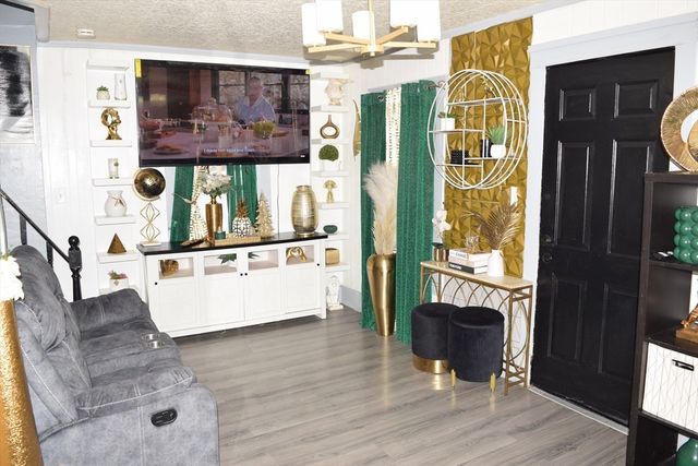 34 Ina St, Springfield, MA 01109