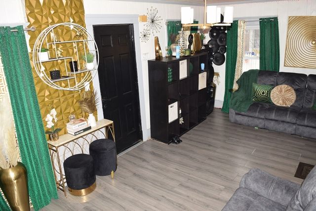 34 Ina St, Springfield, MA 01109