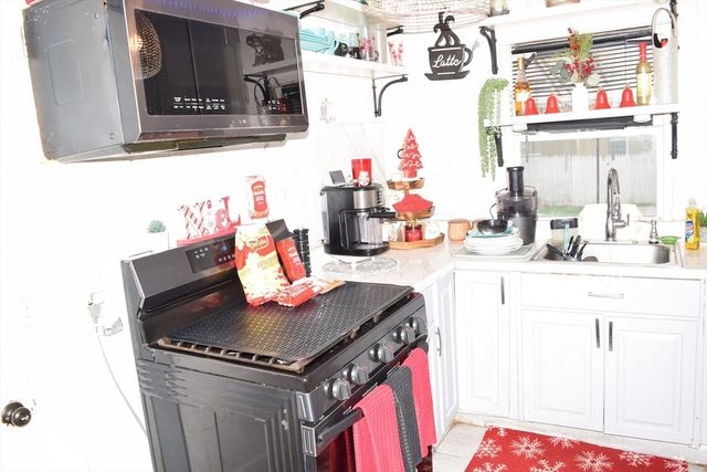 34 Ina St, Springfield, MA 01109