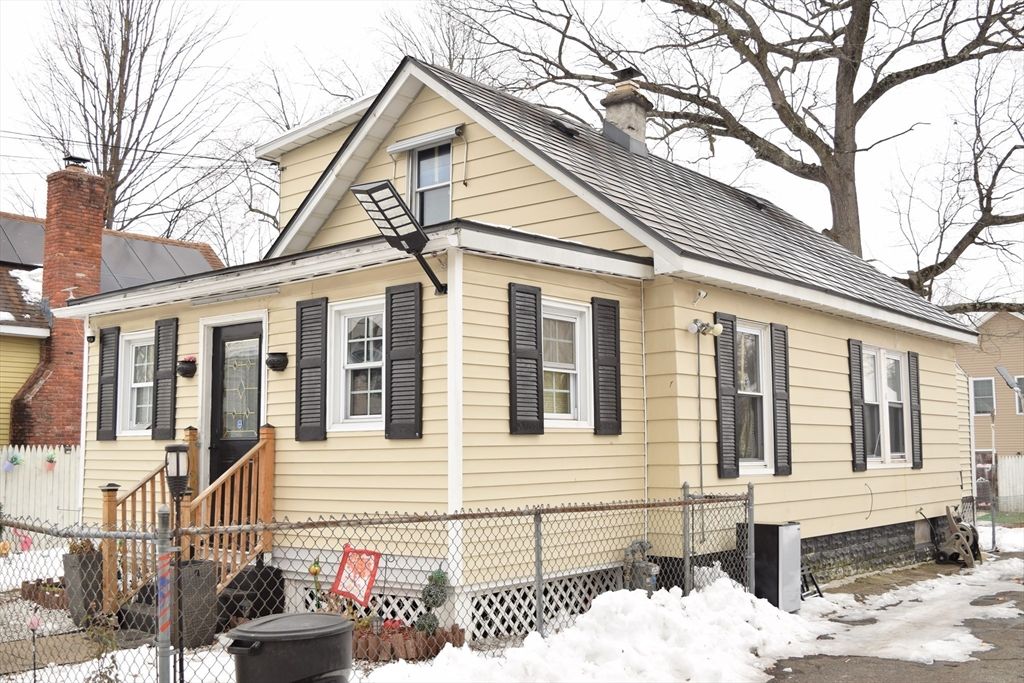 34 Ina St, Springfield, MA 01109