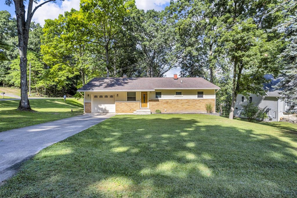 100 Southwood Drive, Jerome, MI 49249