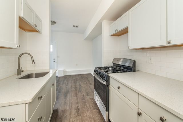 210 Nunda Ave, Jersey City, NJ 07306