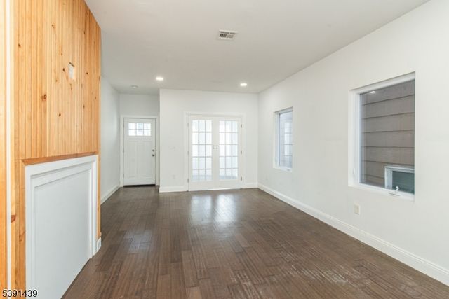 210 Nunda Ave, Jersey City, NJ 07306