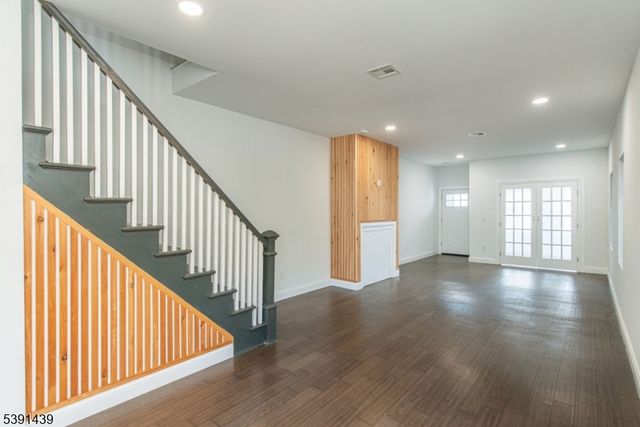 210 Nunda Ave, Jersey City, NJ 07306