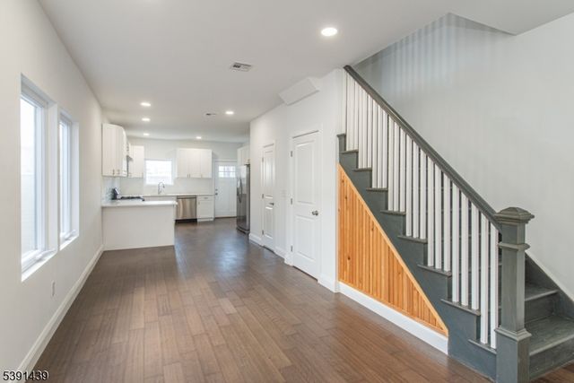 210 Nunda Ave, Jersey City, NJ 07306