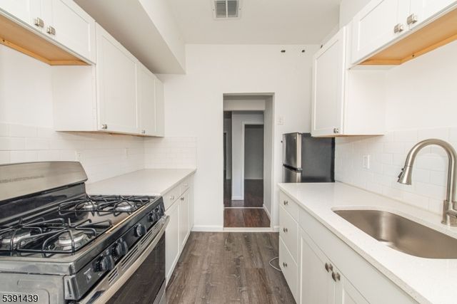 210 Nunda Ave, Jersey City, NJ 07306