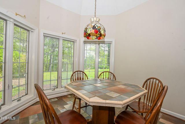 4 Sunset Drive, Lebanon, VA 24266