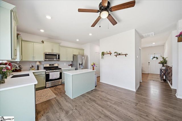 8 Garden Hill Road, Simpsonville, SC 29680