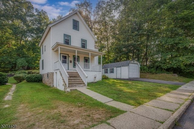 52 Lawnwood Anx, Newton Town, NJ 07860