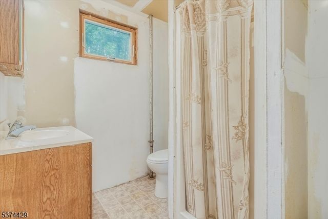 52 Lawnwood Anx, Newton Town, NJ 07860