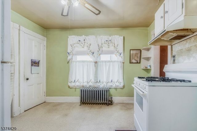 52 Lawnwood Anx, Newton Town, NJ 07860