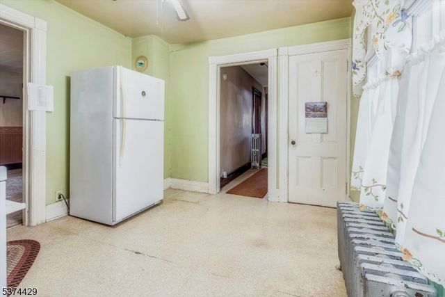 52 Lawnwood Anx, Newton Town, NJ 07860