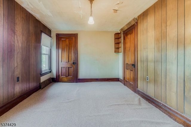52 Lawnwood Anx, Newton Town, NJ 07860