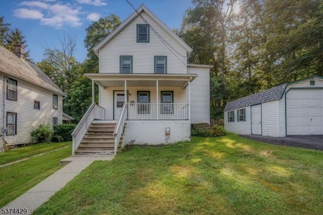 52 Lawnwood Anx, Newton Town, NJ 07860