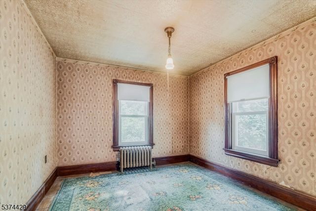 52 Lawnwood Anx, Newton Town, NJ 07860