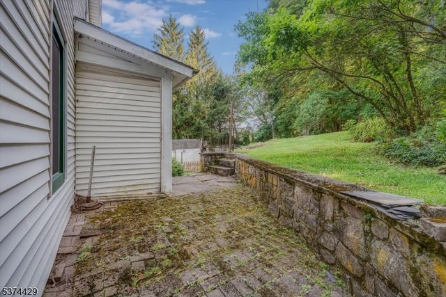 52 Lawnwood Anx, Newton Town, NJ 07860
