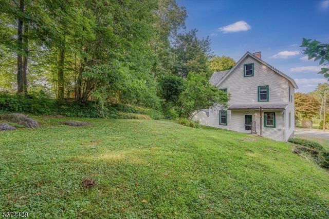52 Lawnwood Anx, Newton Town, NJ 07860