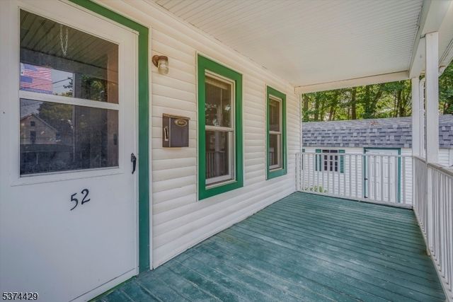 52 Lawnwood Anx, Newton Town, NJ 07860