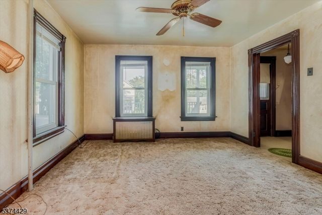 52 Lawnwood Anx, Newton Town, NJ 07860