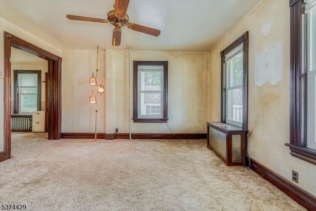 52 Lawnwood Anx, Newton Town, NJ 07860