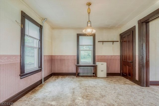 52 Lawnwood Anx, Newton Town, NJ 07860