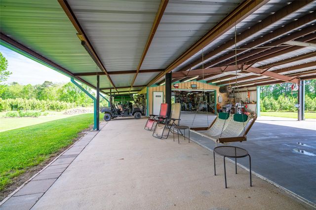 2360 Cr2071, Hull, TX 77564