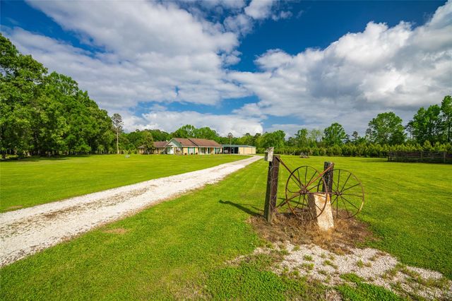 2360 Cr2071, Hull, TX 77564
