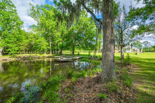 2360 Cr2071, Hull, TX 77564