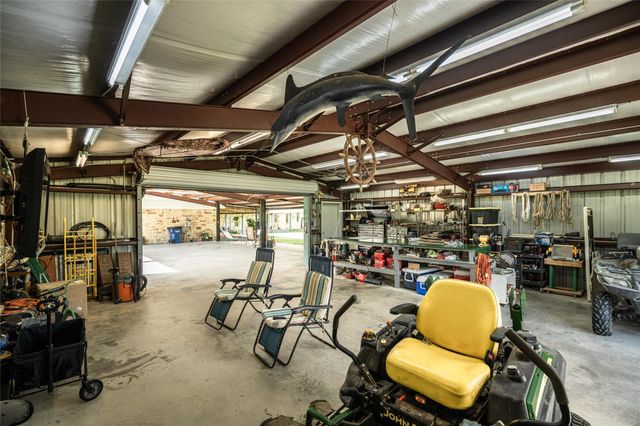 2360 Cr2071, Hull, TX 77564