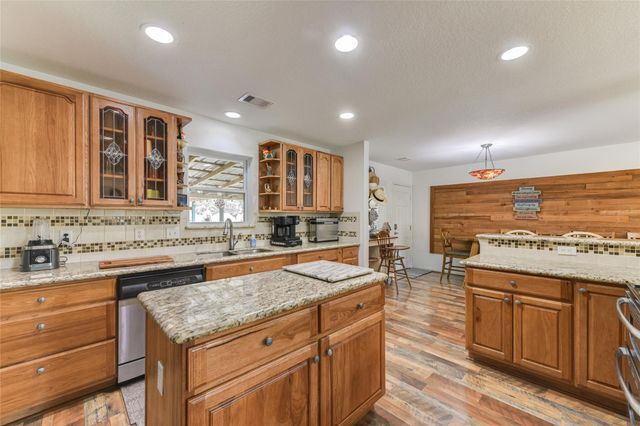 2360 Cr2071, Hull, TX 77564