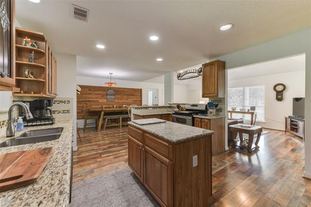 2360 Cr2071, Hull, TX 77564
