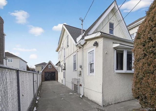 40 MCLAUGHLIN Street, Staten Island, NY 10305