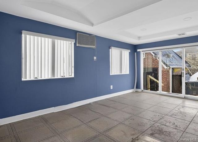 40 MCLAUGHLIN Street, Staten Island, NY 10305