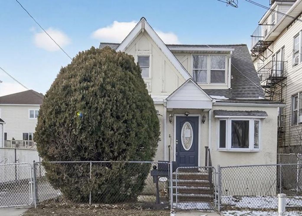 40 MCLAUGHLIN Street, Staten Island, NY 10305