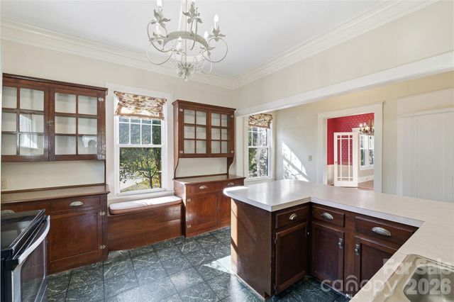 37 W Woodrow Avenue, Belmont, NC 28012