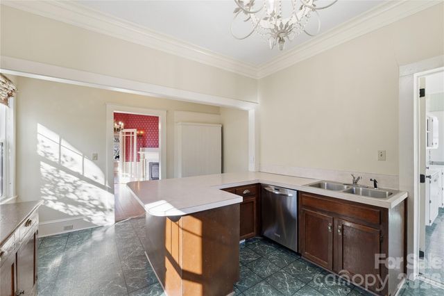 37 W Woodrow Avenue, Belmont, NC 28012