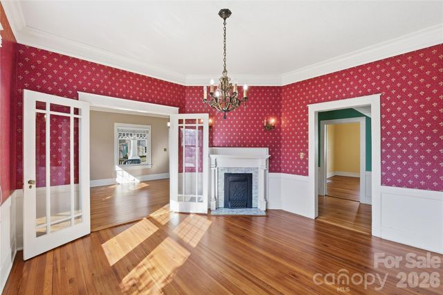 37 W Woodrow Avenue, Belmont, NC 28012