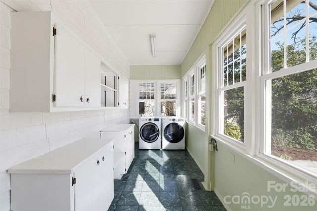 37 W Woodrow Avenue, Belmont, NC 28012