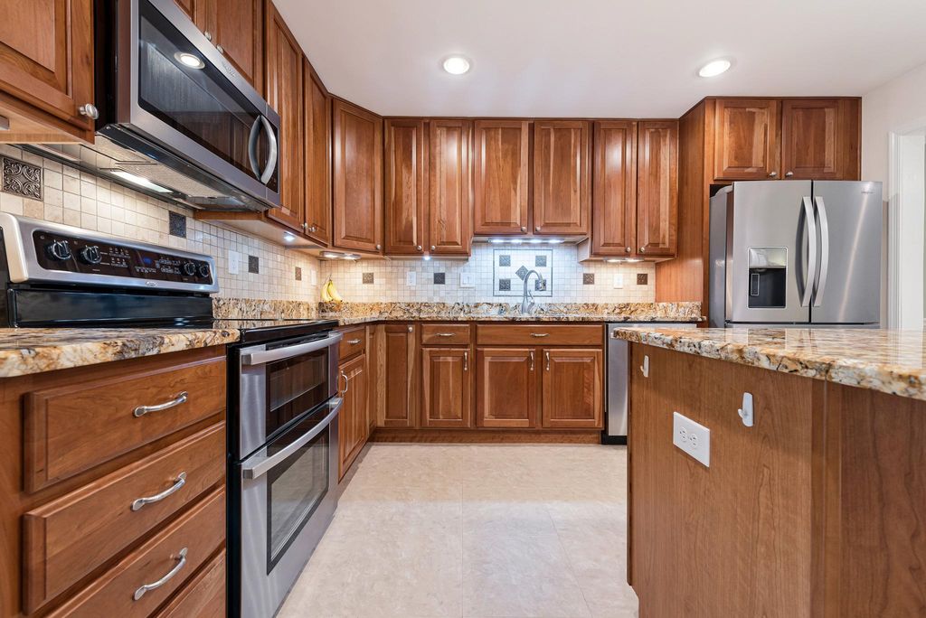 Image 13 of property listing at 15006 NORTHSHIRE PL, Bowie, MD 20716