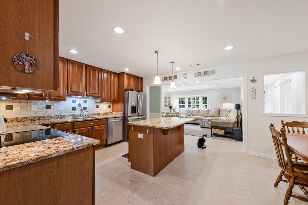 Image 15 of property listing at 15006 NORTHSHIRE PL, Bowie, MD 20716