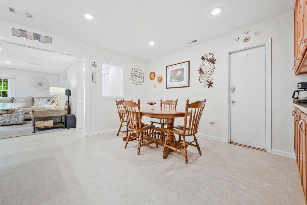 Image 19 of property listing at 15006 NORTHSHIRE PL, Bowie, MD 20716