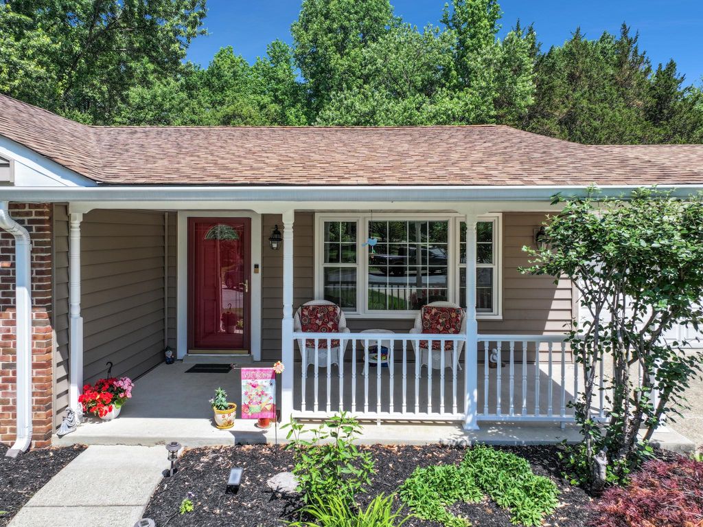 Image 3 of property listing at 15006 NORTHSHIRE PL, Bowie, MD 20716
