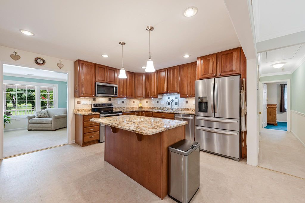 Image 8 of property listing at 15006 NORTHSHIRE PL, Bowie, MD 20716