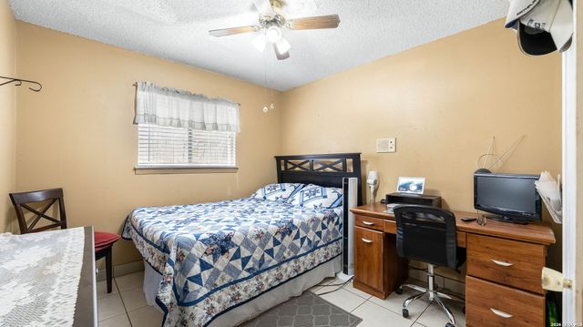 1702 Ann Arbor, San Antonio, TX 78224